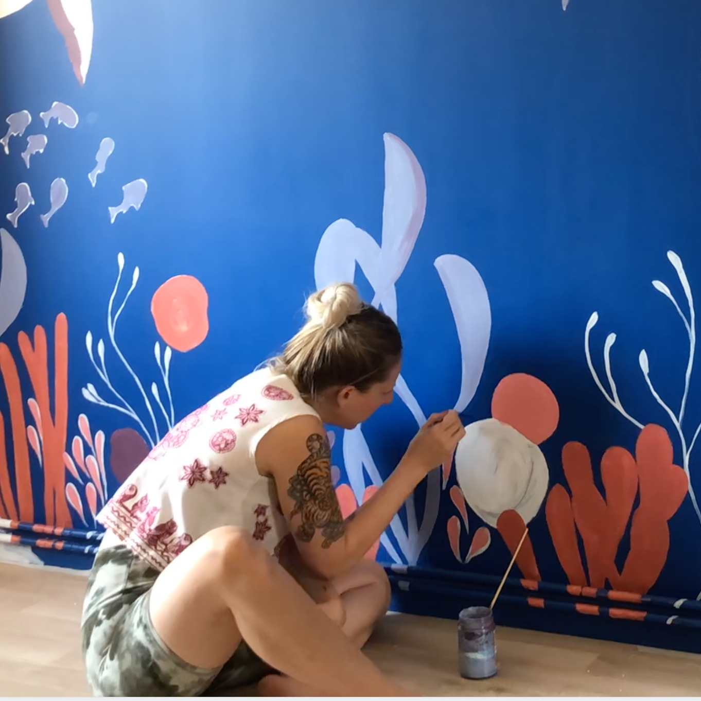 Fresque murale intérieure personnalisée avec motifs de nature par Lujaam studio