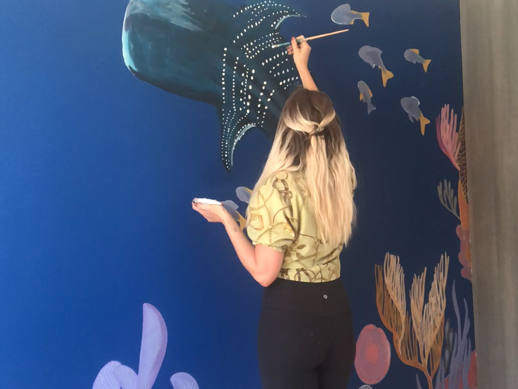 Fresque murale poétique pour un intérieur personnalisé par Lujaam Studio