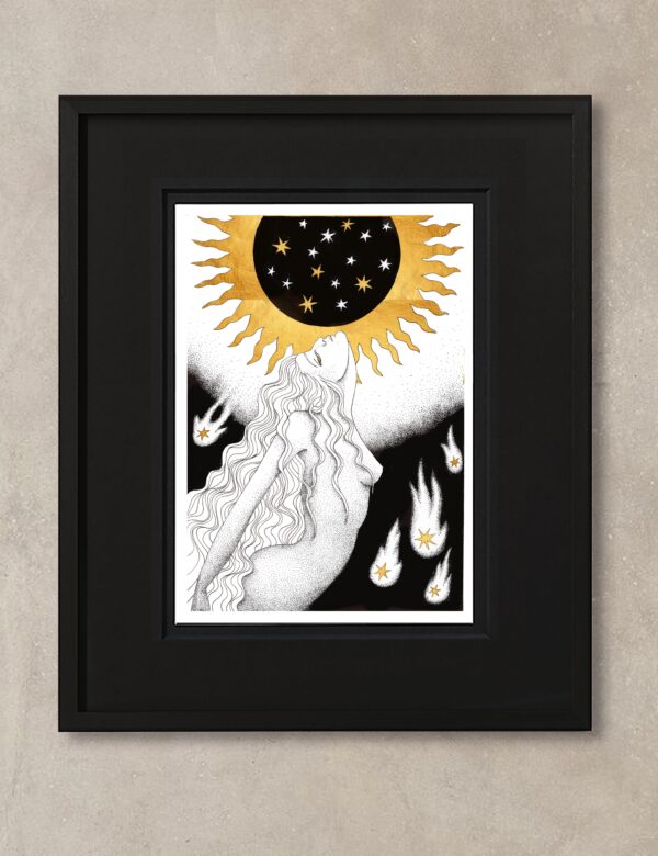 Illustration astro Lion représentant une femme à la chevelure ondoyante levant la tête vers un soleil doré, entourée d’étoiles et de météores enflammés.